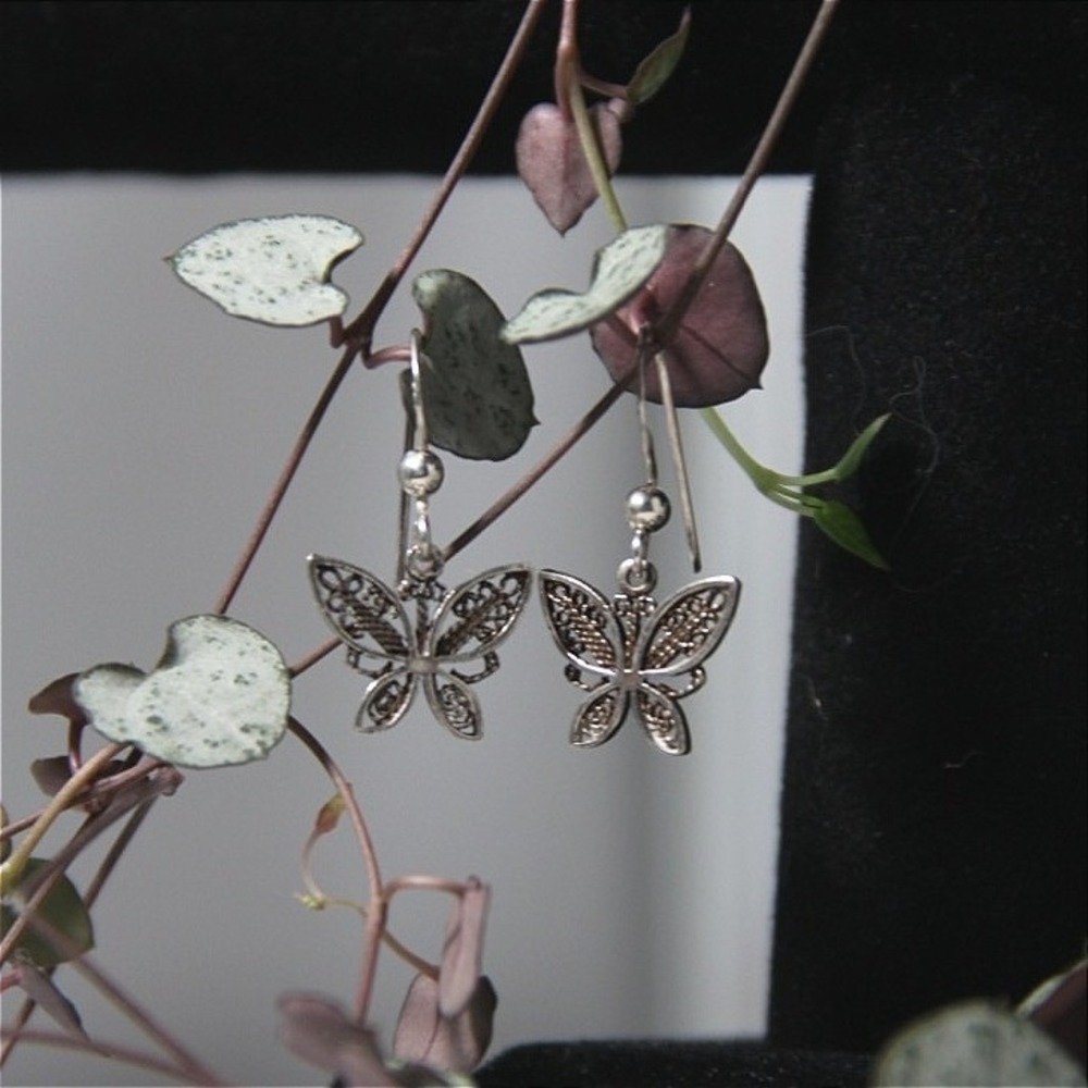 Silver‎ Tone Filigree Butterfly Dangle Drop Earrings French Wire Hook Whimsical